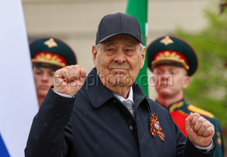 Statue of WWII fighter and poet Fatykh Karim unveiled in Kazan