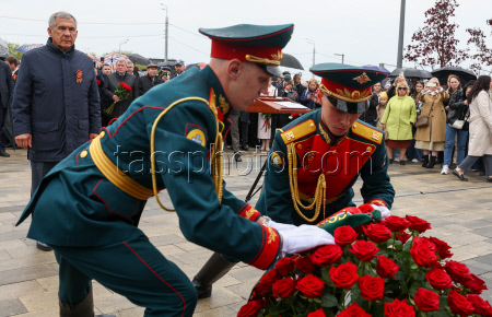 Statue of WWII fighter and poet Fatykh Karim unveiled in Kazan