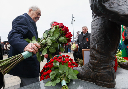 Statue of WWII fighter and poet Fatykh Karim unveiled in Kazan