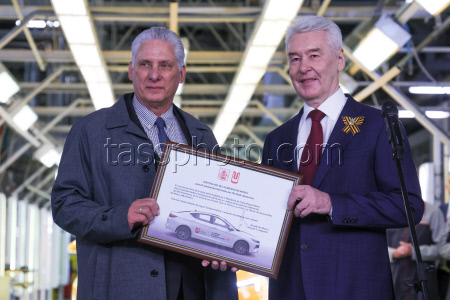 Cuba's President Diaz-Canel and Moscow Mayor Sobyanin visit Moskvitch car factory