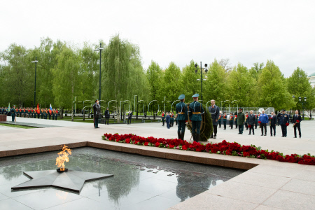 Возложение зампредом Совбеза РФ Медведевым венка к Могиле Неизвестного Солдата