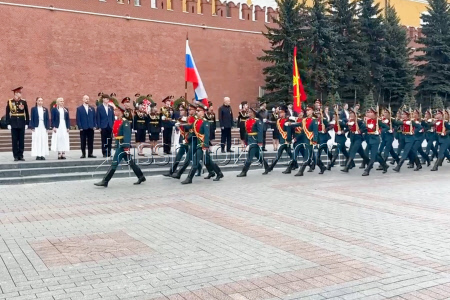Возложение мэром Москвы Собяниным венка к Могиле Неизвестного Солдата