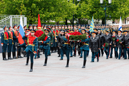 Возложение венка и цветов к Могиле Неизвестного Солдата в Москве