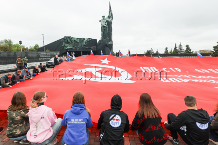 Car rally from Donetsk to Mariupol on eve of Victory Day