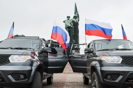 Car rally from Donetsk to Mariupol on eve of Victory Day