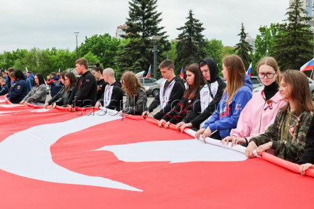 Car rally from Donetsk to Mariupol on eve of Victory Day