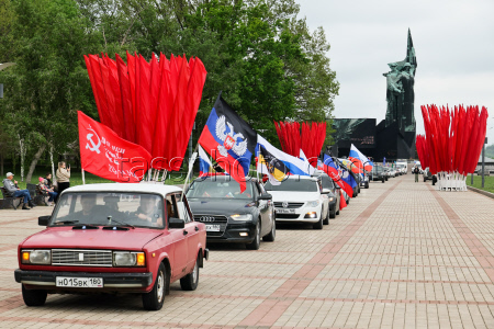 Car rally from Donetsk to Mariupol on eve of Victory Day