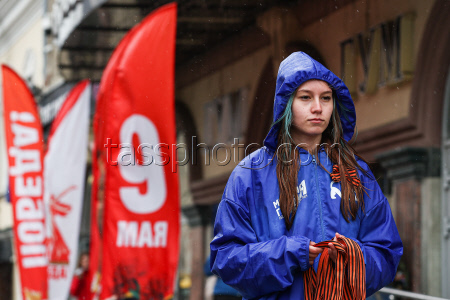 Volunteers distribute St George ribbons in Kazan on eve of Victory Day
