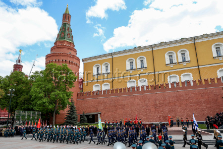 Церемония возложения цветов к Могиле Неизвестного Солдата в День Победы