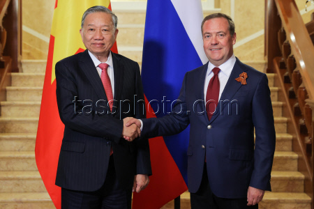 Russian Security Council Deputy Chairman Medvedev meets with To Lam, general secretary of Vietnamese Communist Party