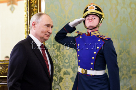 Встреча президента РФ Путина и президента Абхазии Гунбы
