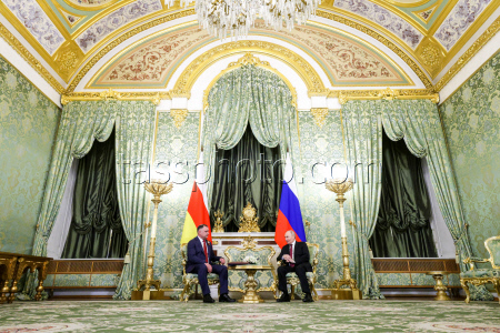 Встреча президента РФ Путина и президента Южной Осетии Гаглоева