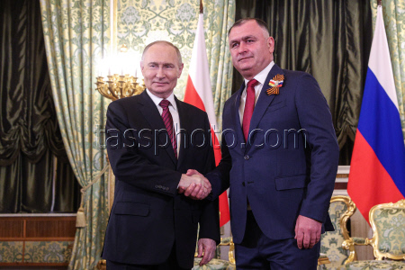 Встреча президента РФ Путина и президента Южной Осетии Гаглоева