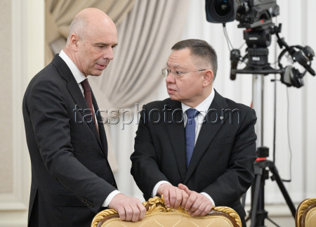 Russian PM Mishustin meets with his deputies