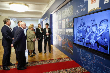 Russian State Duma members view TASS photo exhibition