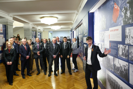 Russian State Duma members view TASS photo exhibition