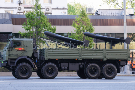 Проезд военной техники на парад Победы в Москве