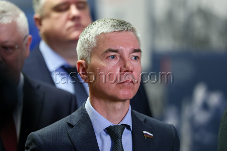 Russian State Duma members view TASS photo exhibition