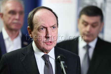 Russian State Duma members view TASS photo exhibition