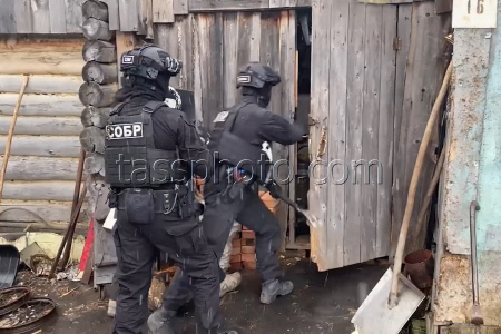 FSB carries out raids to battle spread of ideology of violence among youth