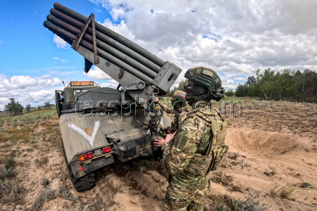Russian Grad multiple rocket launcher crew deployed in Kherson Region