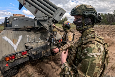 Russian Grad multiple rocket launcher crew deployed in Kherson Region