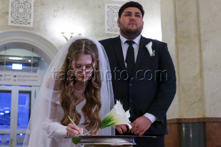 Wedding season starts at Moscow's North River Terminal