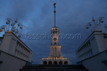 Wedding season starts at Moscow's North River Terminal