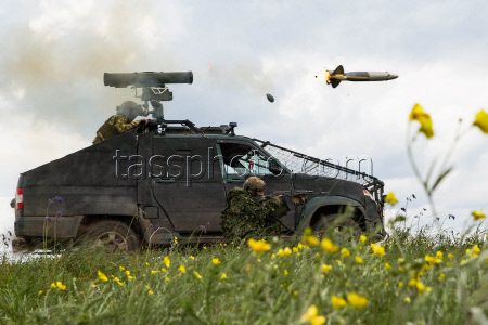 Russian troops use Kornet anti-tank guided missiles in Lugansk People's Republic