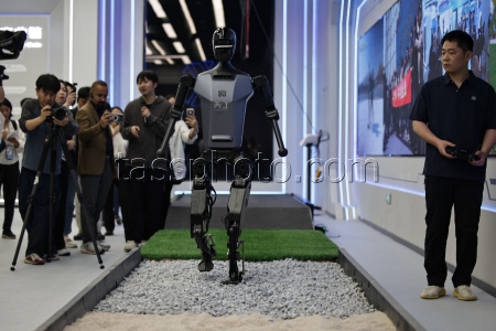 'Face to Face with robotics' technology salon held in Beijing
