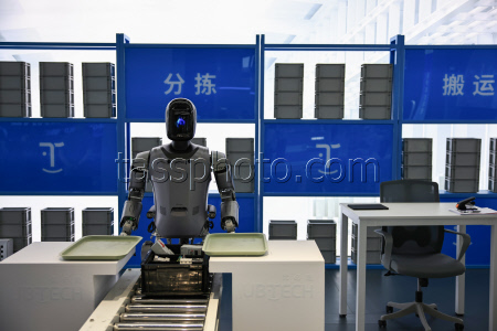'Face to Face with robotics' technology salon held in Beijing