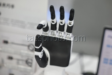 'Face to Face with robotics' technology salon held in Beijing