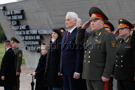 VIDEO. Russian Defence Minister Belousov lays flowers at Khatyn Memorial Complex in Belarus