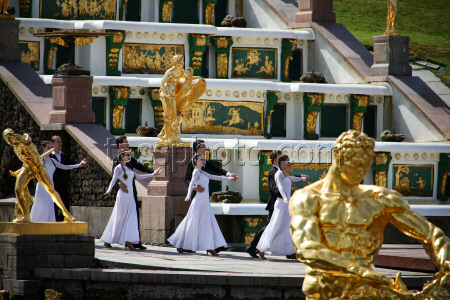 Весенний праздник фонтанов "Самсон. Возрождение" в Петергофе