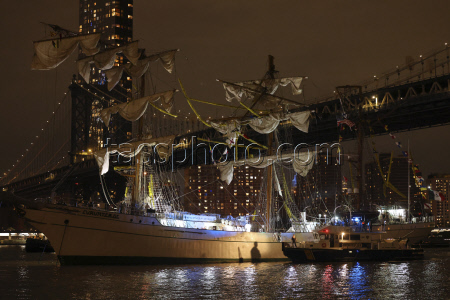 Brooklyn Bridge Collision