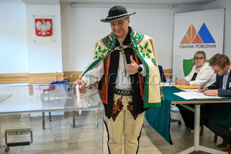 Poland holds presidential election