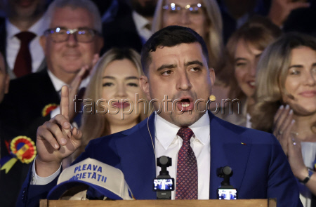 Reactions to first exit polls in Romania's presidential runoff