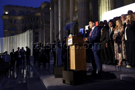 Reactions to first exit polls in Romania's presidential runoff