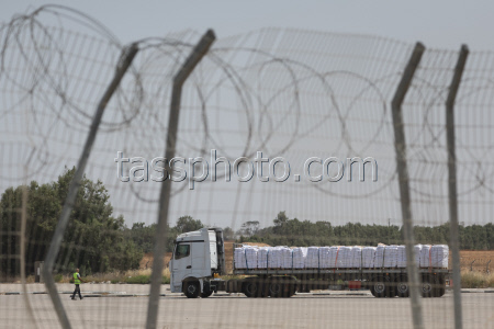 Israeli cabinet approves aid into Gaza Strip