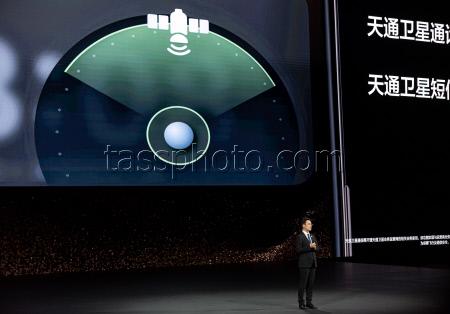 Huawei представила ноутбук со складным экраном на базе HarmonyOS 5 и смартфон Nova 14