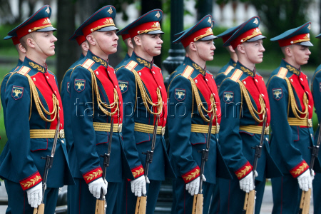 Союз театральных деятелей РФ возложил цветы к Могиле Неизвестного Солдата