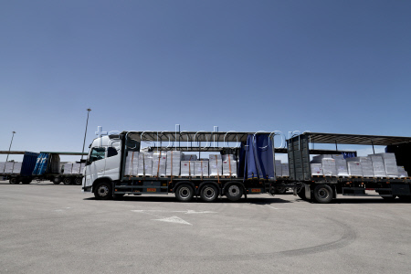 Trucks with humanitarian aid for Gaza wait at Israel's Kerem Shalom crossing
