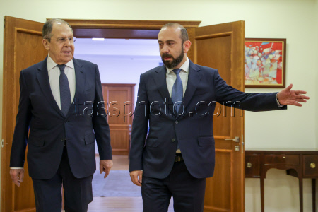 Переговоры глав МИД РФ Лаврова и Армении Мирзояна в Ереване