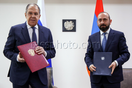 Переговоры глав МИД РФ Лаврова и Армении Мирзояна в Ереване