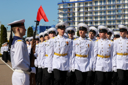 Последний звонок в Нахимовском училище в Севастополе