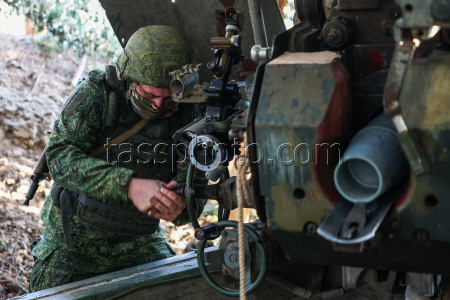 Howitzer crew involved in special military operation