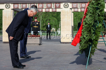 Chinese delegation in Victory Park in Kazan, Russia