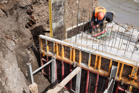 Bridge over Lugan River under construction in Lugansk