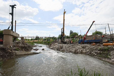 Bridge over Lugan River under construction in Lugansk