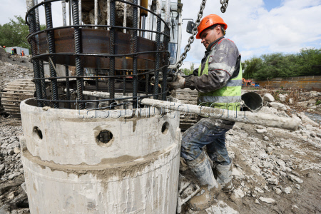 Bridge over Lugan River under construction in Lugansk